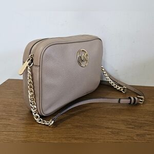 Like New!Michael Kors Beige Pebbled Leather Crossbody Bag